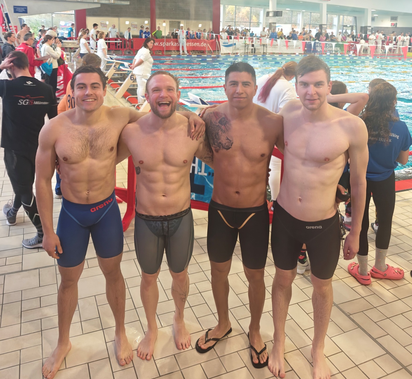 Gruppenfoto der Masters im Hallenbad