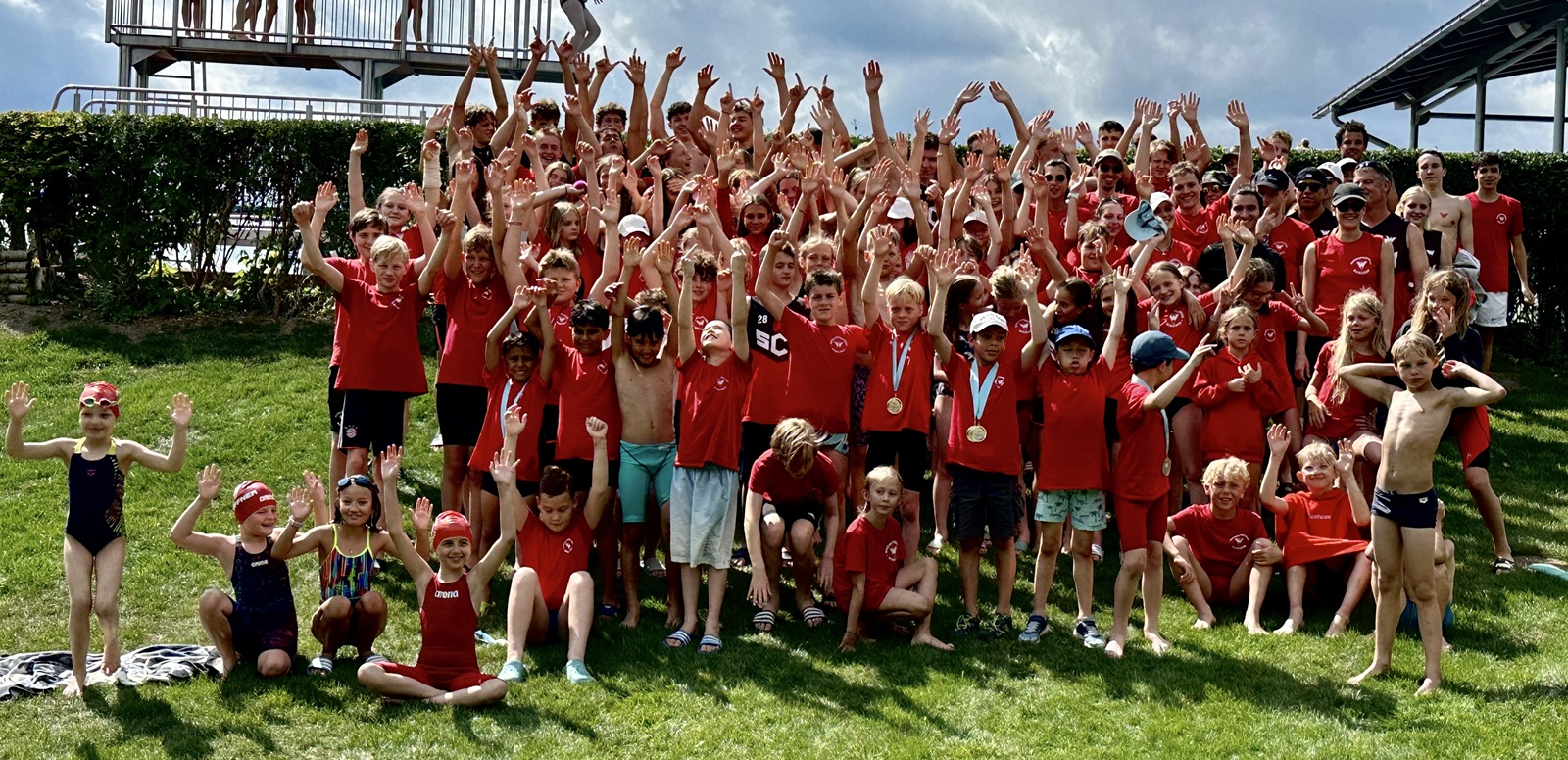 Gruppenbild auf der Wiese in Landau