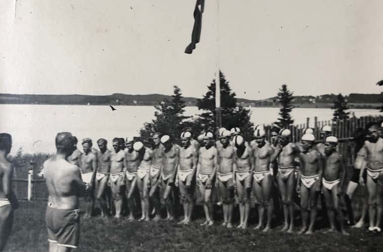 1935