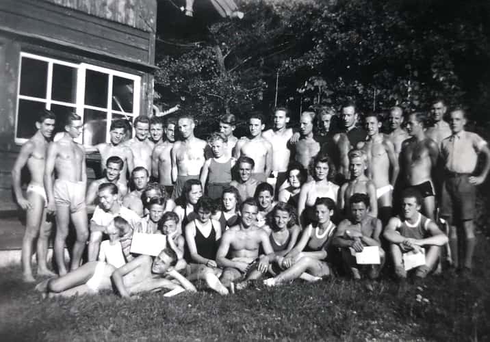 1949 b