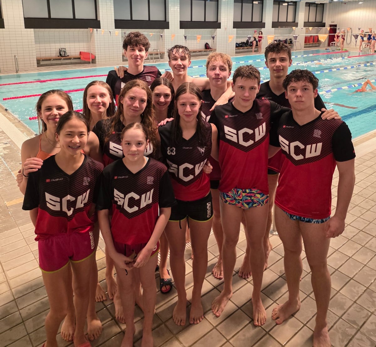 Gruppenbild im Schwimmbad