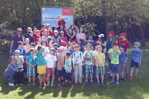 Gruppenbild der Rallyeteilnehmer im Westpark