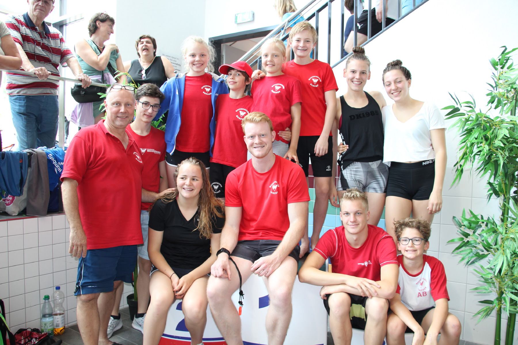 Gruppenbild mit 11 Schwimmern
