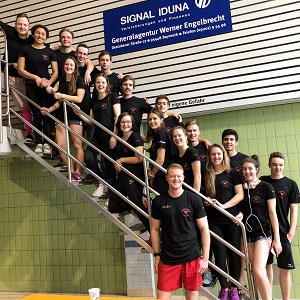 Teamfoto auf einer Treppe