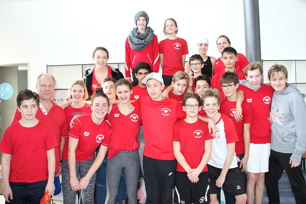 Gruppenbild im Schwimmbad