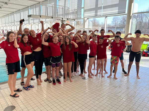 Gruppenbild im Ingolstädter Schwimmbad