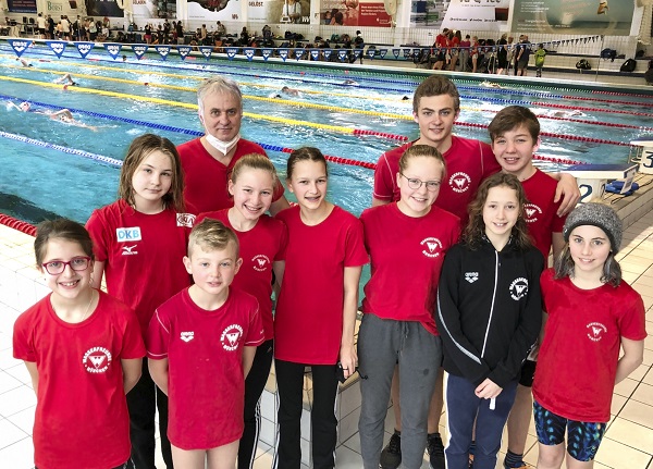 Gruppenbild im Schwimmbad