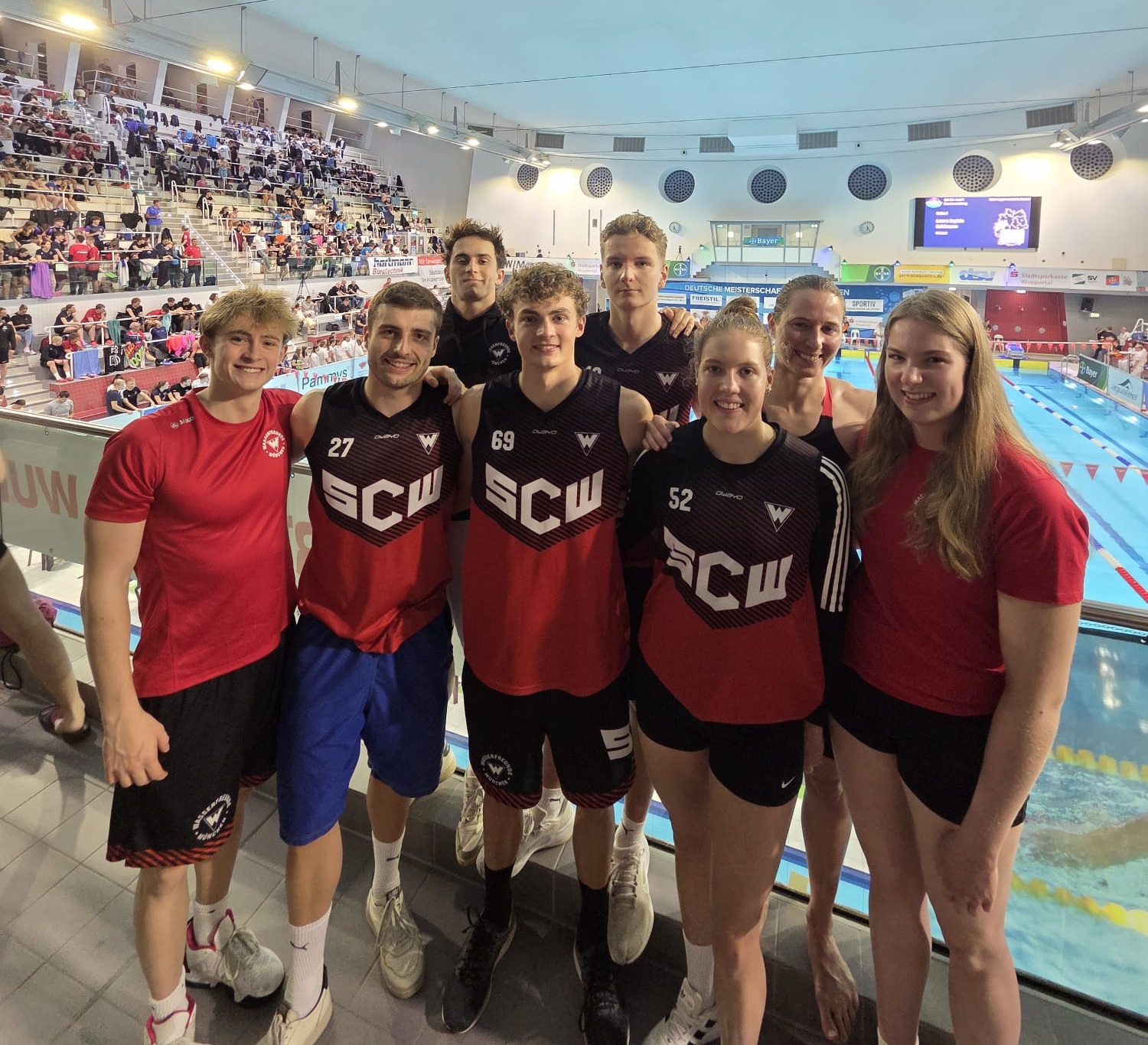 Gruppenbild im Schwimmbad