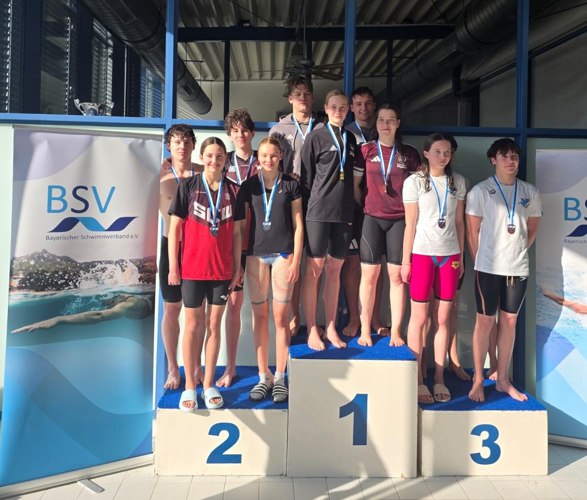 Gruppenbild auf dem Podest