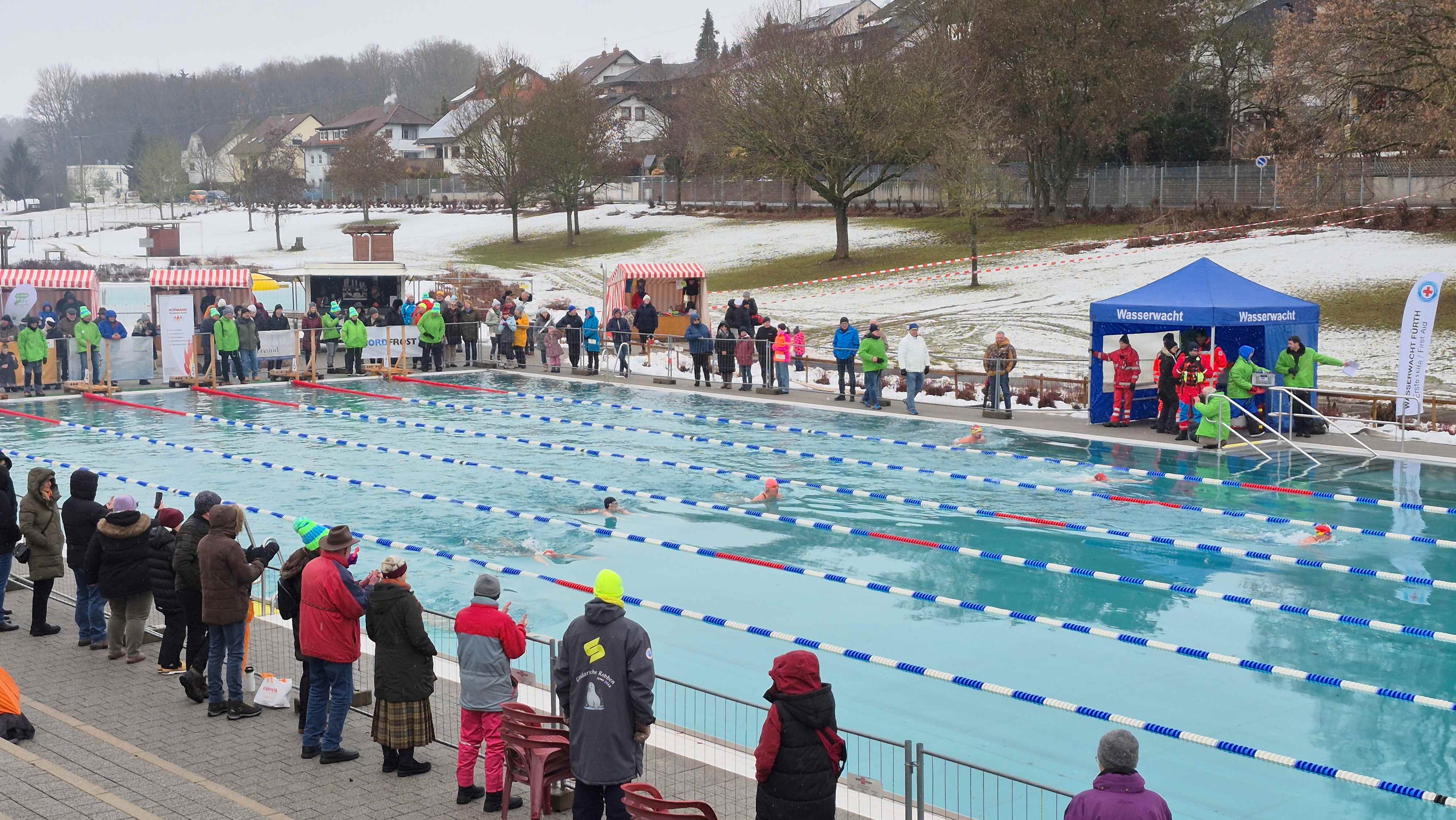 Blich auf das Eisschwimmbecken