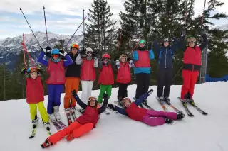 Gruppenfoto vom Skifahren