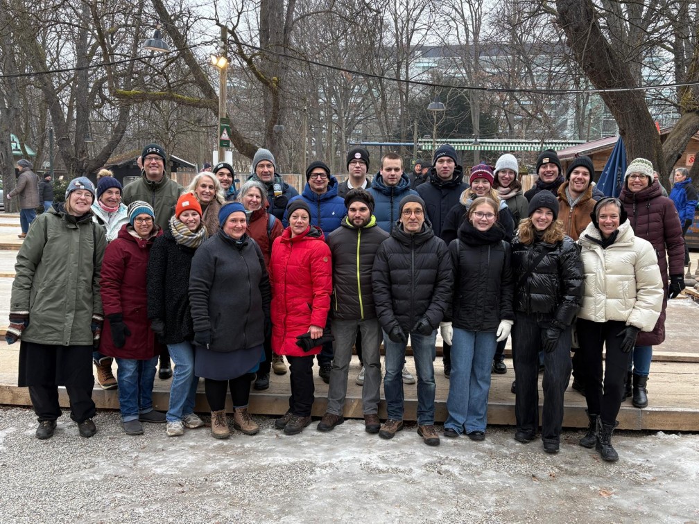 Kurstrainer Gruppenfoto beim Eisstockschießen